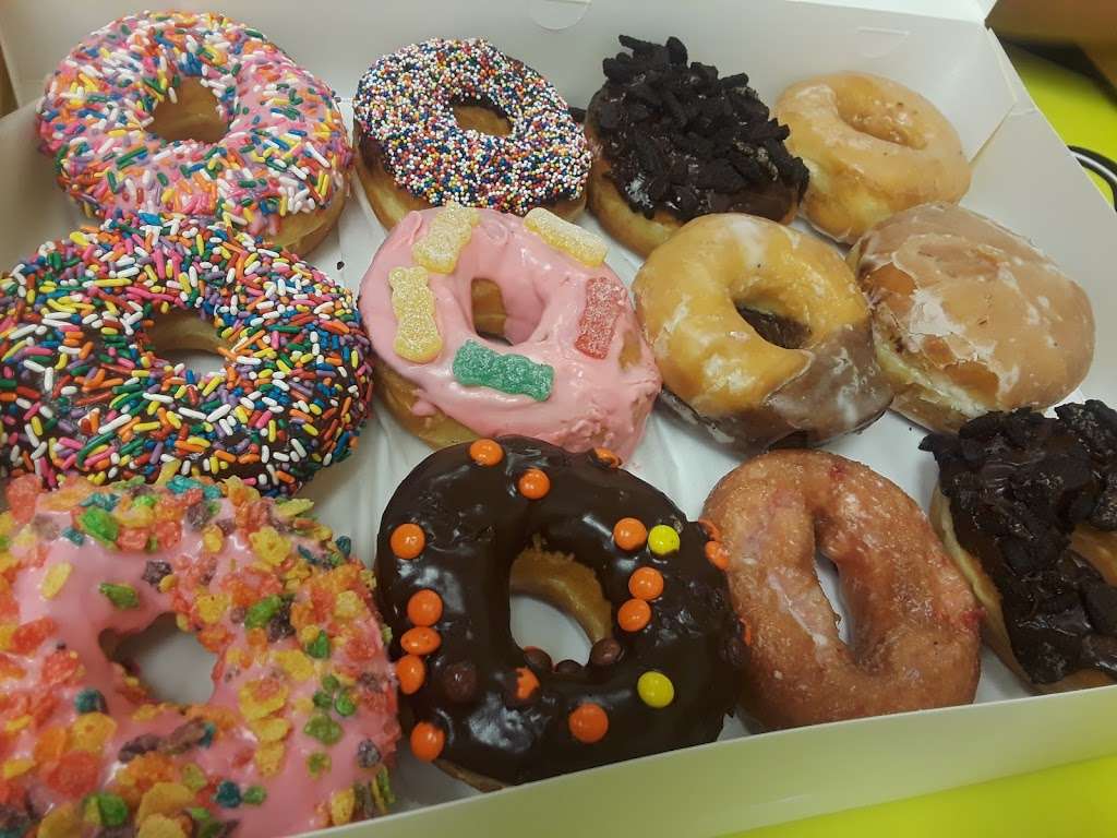 Donut King | 3716 Howell Branch Rd #1701, Winter Park, FL 32792, USA | Phone: (321) 316-4817