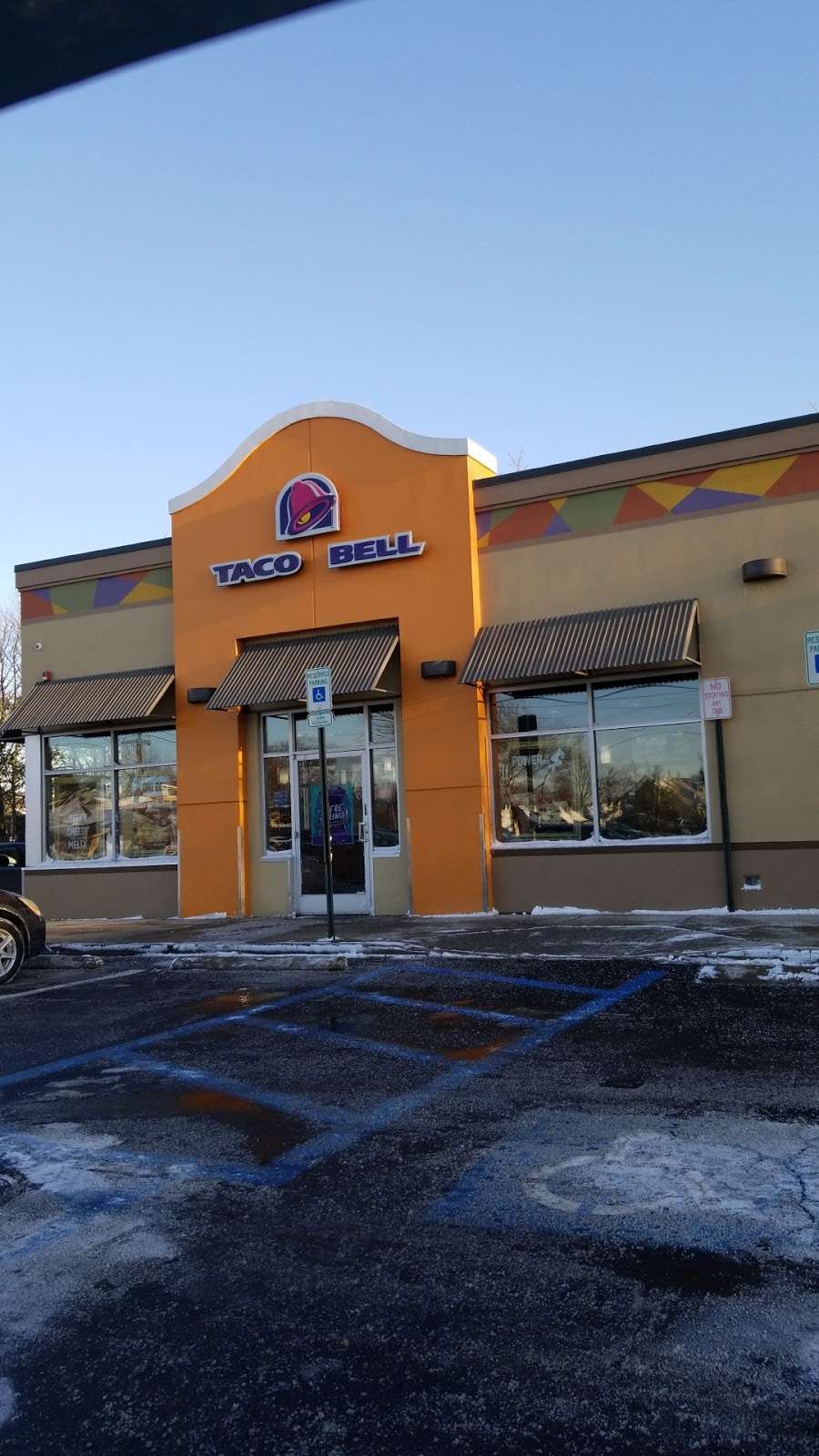 Taco Bell | 85 E Sunrise Hwy, Lindenhurst, NY 11757, USA | Phone: (631) 884-9864