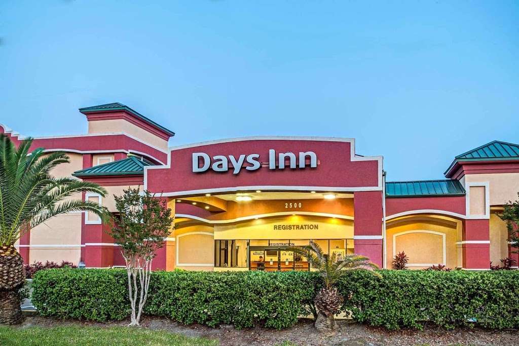 Days Inn by Wyndham Orlando Near Millenia Mall | 2500 West 33rd St, Orlando, FL 32839, USA | Phone: (407) 841-3731