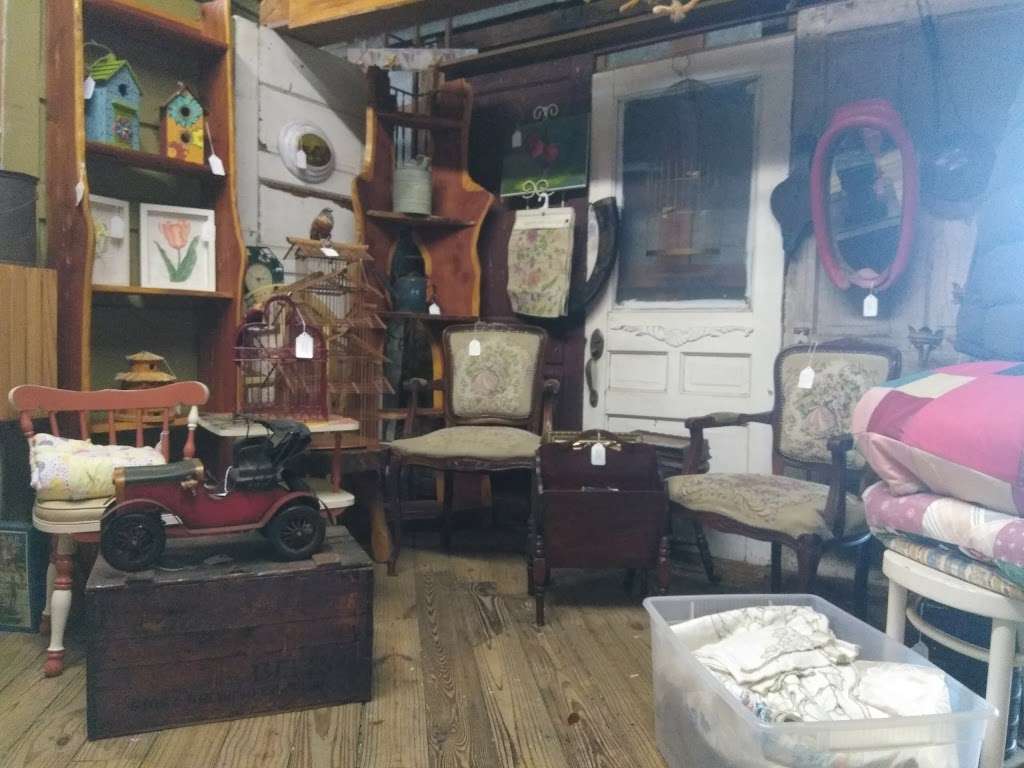 Antique Mall | 39013 S Central Ave, Umatilla, FL 32784