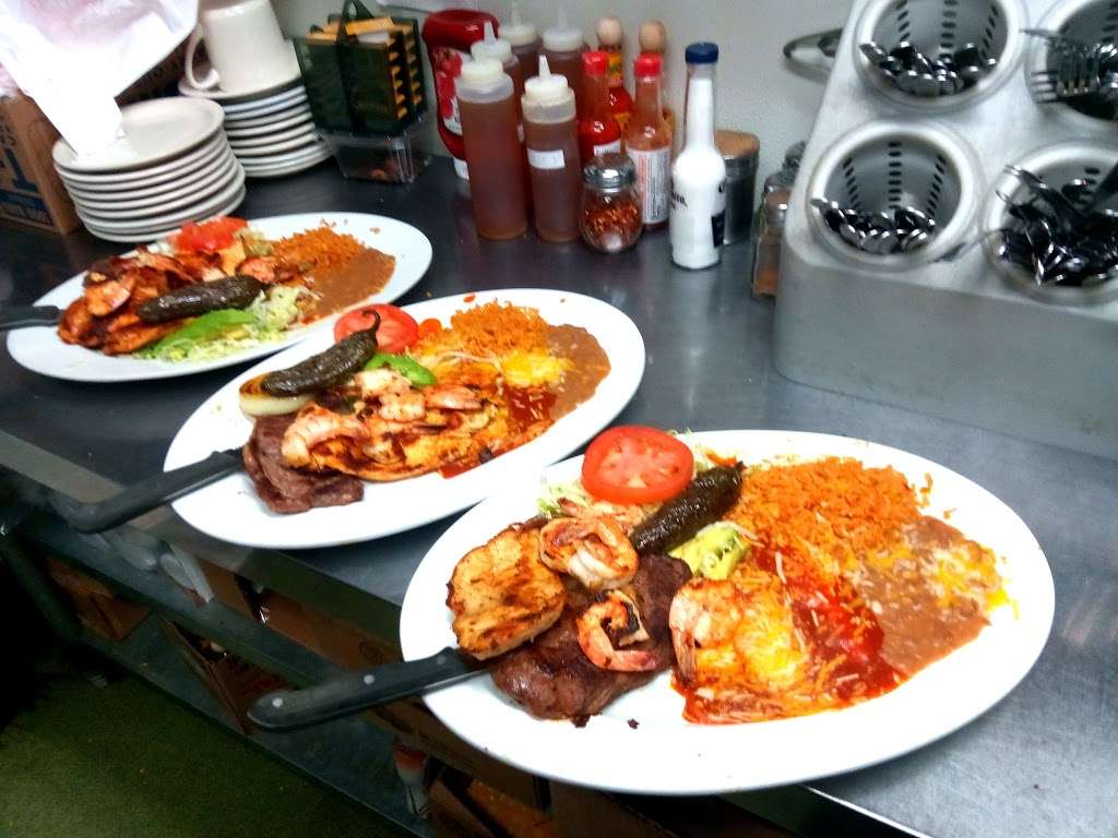 Las Fajitas Mexican Restaurant | 562 E Castle Pines Pkwy, Castle Pines, CO 80108, USA | Phone: (303) 660-1662