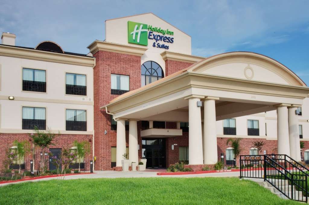 Holiday Inn Express & Suites Sealy | 2370 TX-36, Sealy, TX 77474 | Phone: (979) 877-0700