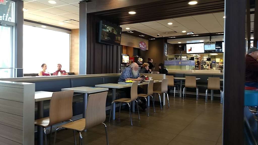 McDonalds | 3241 Iowa St, Lawrence, KS 66047, USA | Phone: (785) 841-5062