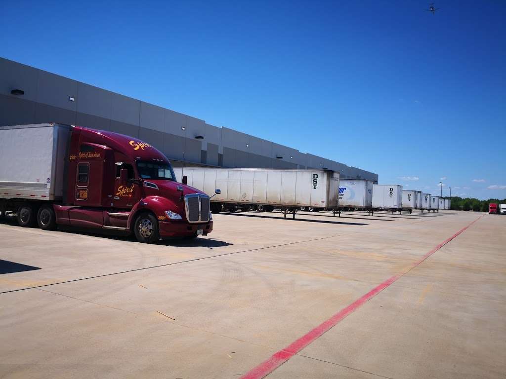 Roadrunner Freight | 210 W Trinity Blvd, Grand Prairie, TX 75050, USA | Phone: (972) 510-0200