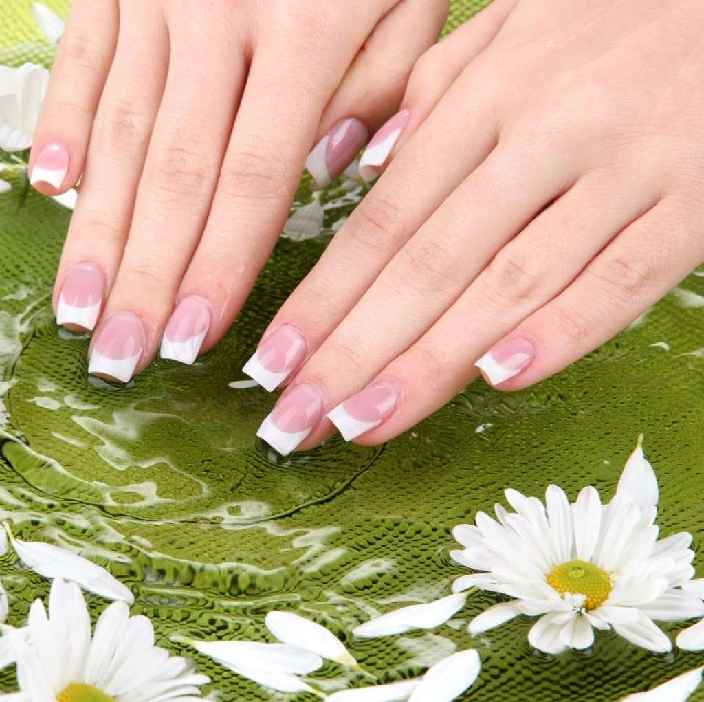 Club Nails Salon Lees Summit | 539 SE Melody Ln, Lees Summit, MO 64063, USA | Phone: (816) 525-5507