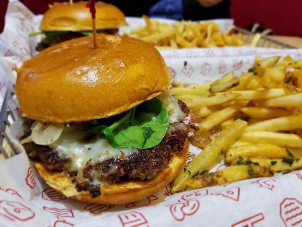 Smashburger | 847 Pelham Pkwy, Pelham, NY 10803, USA | Phone: (347) 913-4169