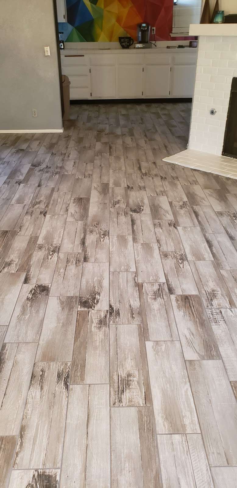 Valiente carpet and flooring | 16045 Spruce St, Hesperia, CA 92345, USA | Phone: (909) 761-1708