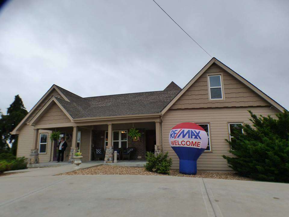 Re/Max Area Real Estate | 1350 N Jesse James Rd, Excelsior Springs, MO 64024, USA | Phone: (816) 630-4000