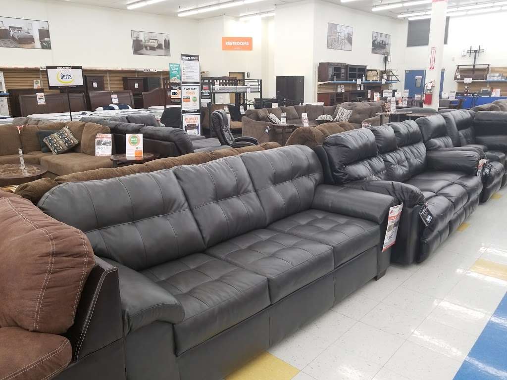 Big Lots | 7408 Nieman Rd, Shawnee, KS 66203, USA | Phone: (913) 631-4031