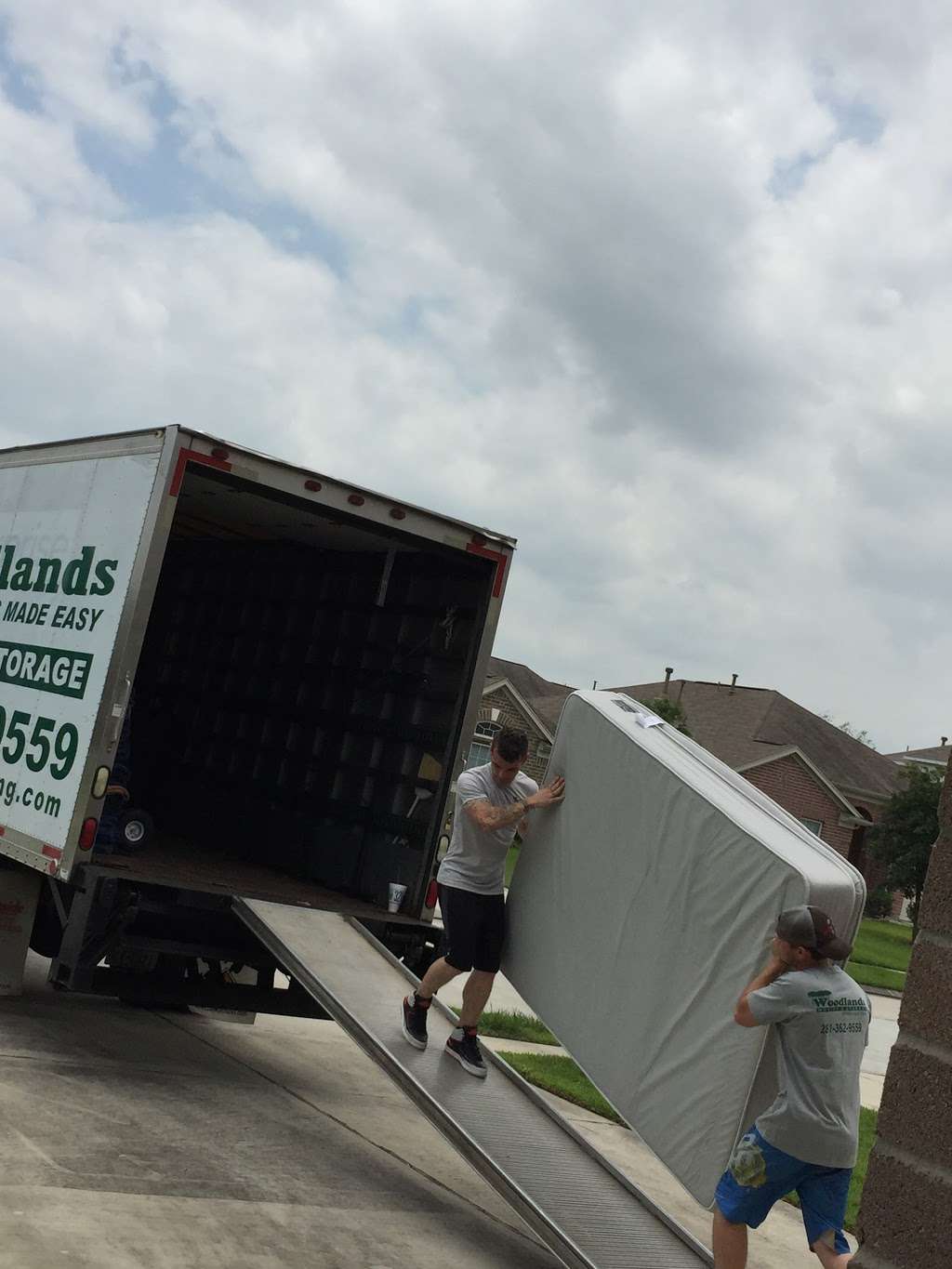 Woodlands Moving and Storage | 28100 Robinson Rd, Conroe, TX 77385, USA | Phone: (281) 362-9559