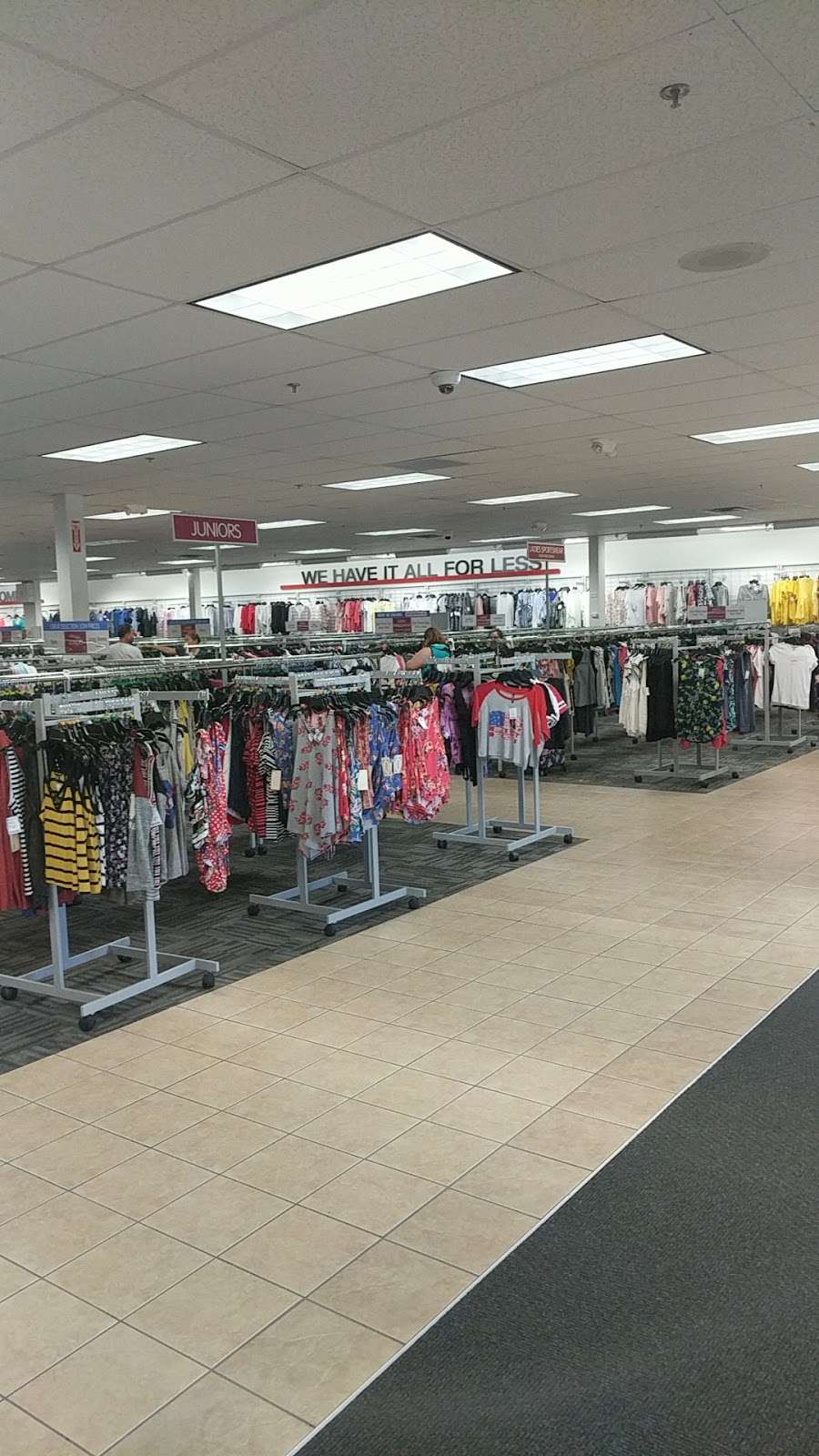 Burlington | 1501 W Zellman Ct, Milwaukee, WI 53221, USA | Phone: (414) 764-2474