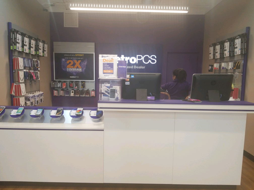 Metro by T-Mobile | 3751 Tower Rd, Aurora, CO 80011, USA | Phone: (303) 375-1492