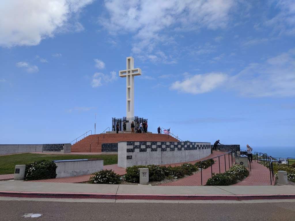 Mt. Soledad National Veterans Memorial | 6905 La Jolla Scenic Dr S, La Jolla, CA 92037, USA | Phone: (858) 459-2314