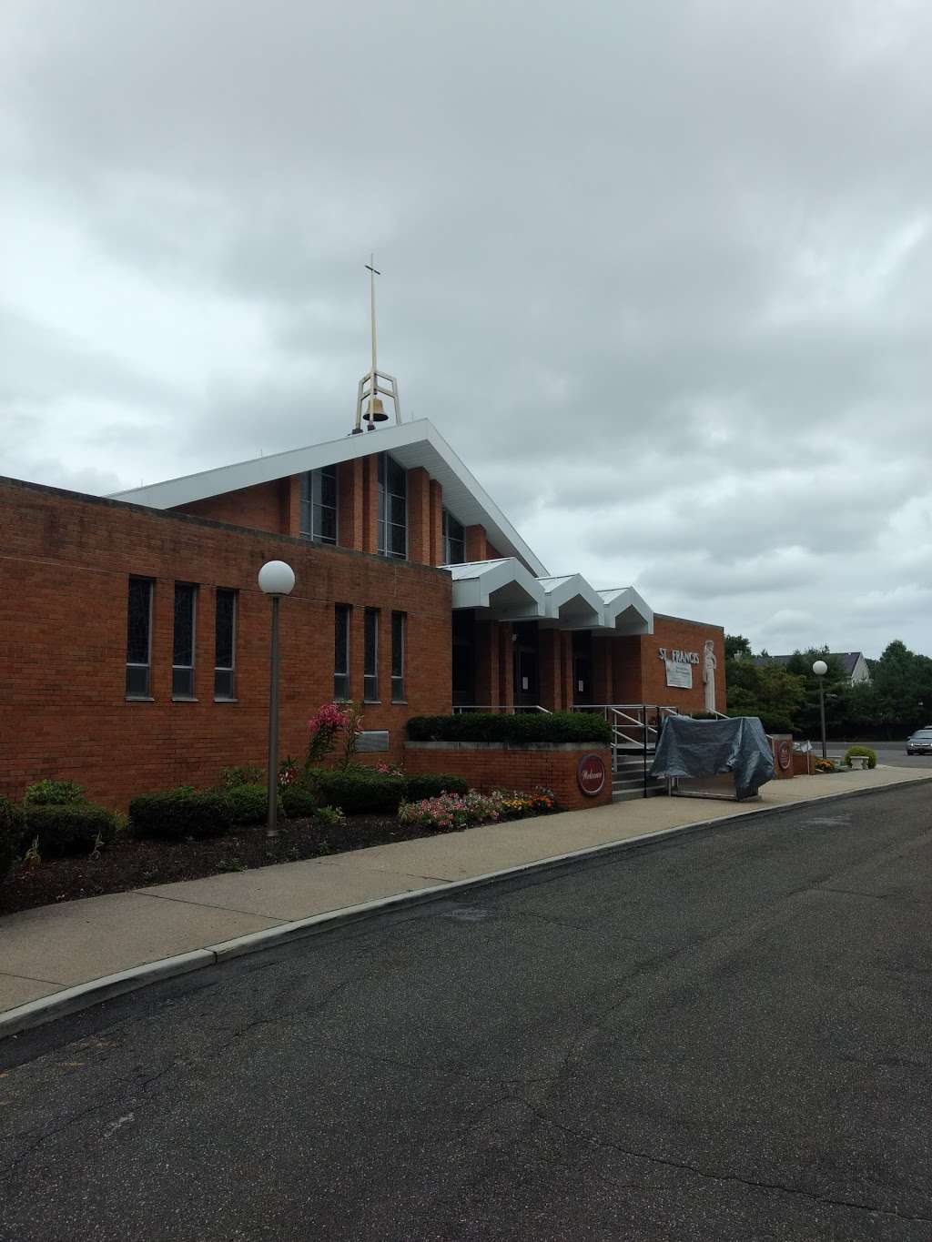 St Francis of Assisi Church | 29 Clay Pitts Rd, Greenlawn, NY 11740, USA | Phone: (631) 757-7435