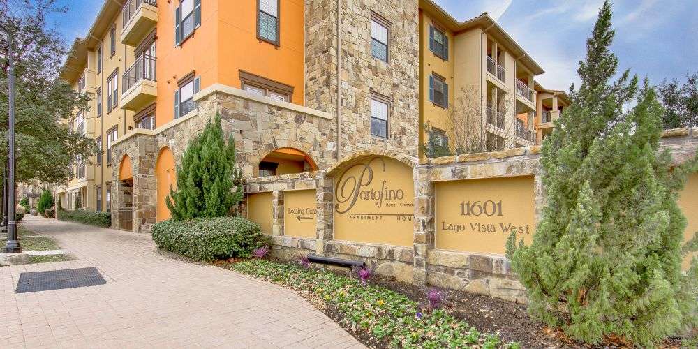 Portofino at Las Colinas Luxury Apartments | 11601 Lago Vista W, Farmers Branch, TX 75234, USA | Phone: (469) 729-2924