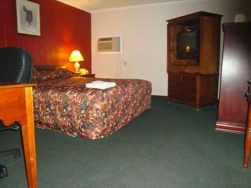 Economy Motel Inn & Suites | 15 MacArthur Blvd, Somers Point, NJ 08244 | Phone: (609) 927-2514