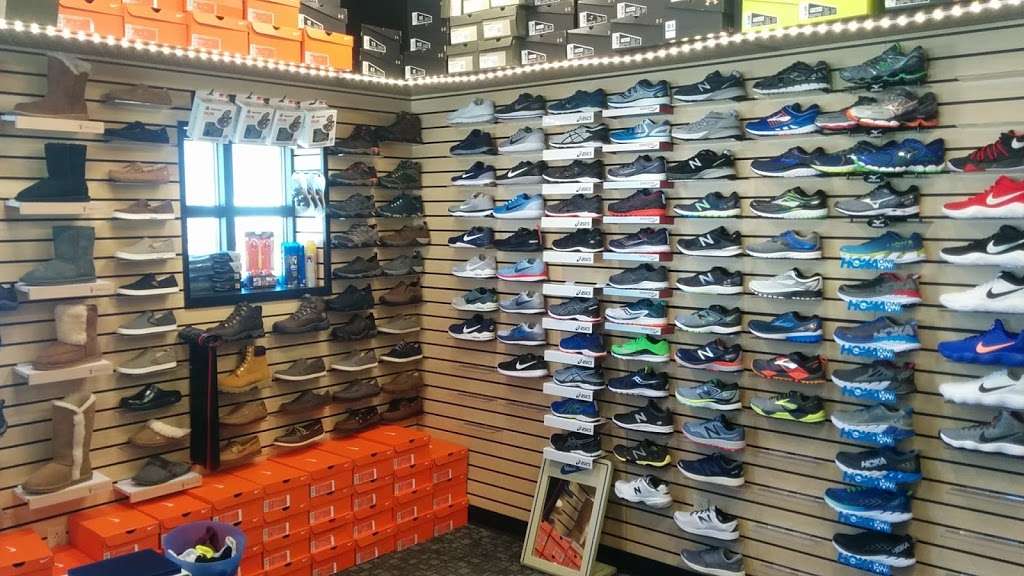 Athletic Shoe Factory | 2465 Black Rock Turnpike, Fairfield, CT 06825 | Phone: (203) 371-0069