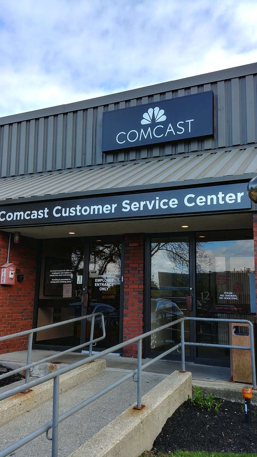 Comcast Service Center | 300 Commercial St Suite 12, Malden, MA 02148, USA | Phone: (800) 266-2278