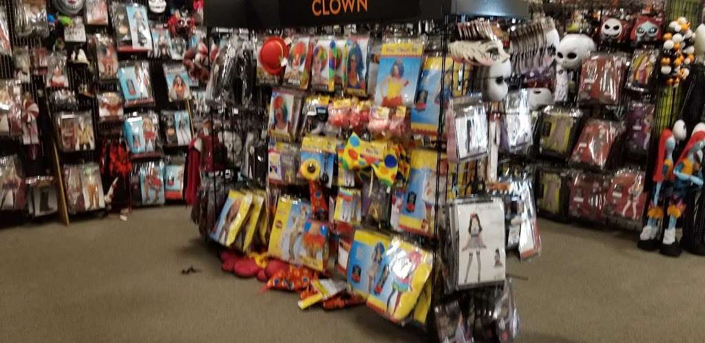 Halloween City | 8311 Broadway, Merrillville, IN 46410, USA | Phone: (914) 529-1966