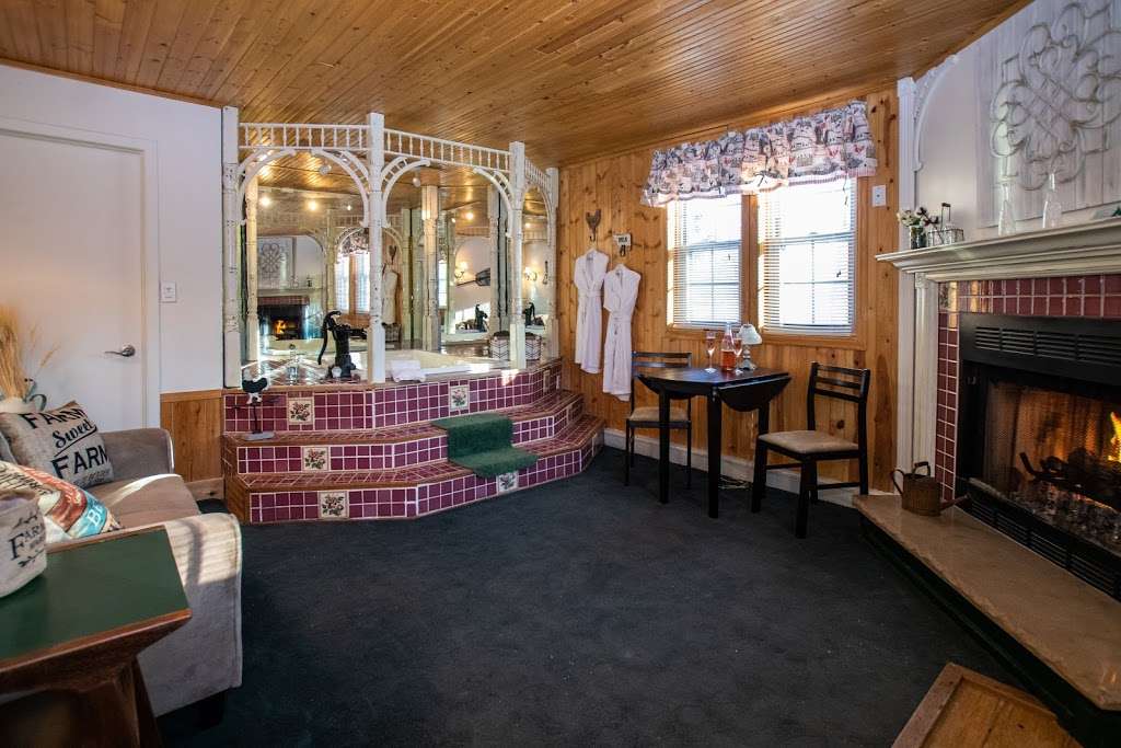 Lazy Cloud Lodge | W 4033, State Rd 50, Lake Geneva, WI 53147, USA | Phone: (262) 275-3322