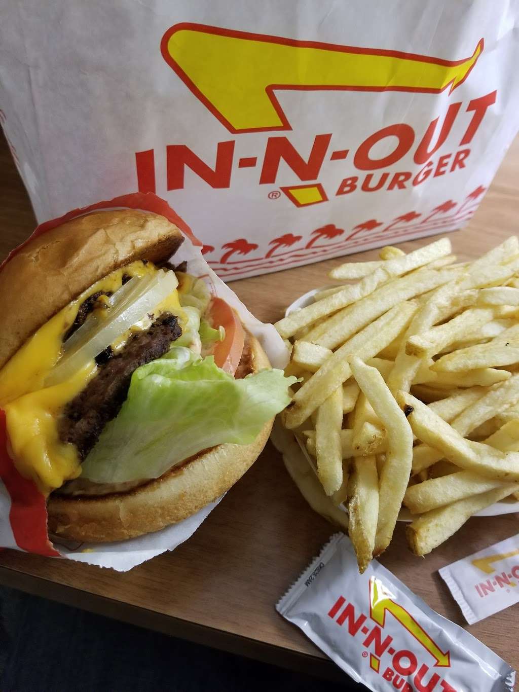 In-N-Out Burger | 5864 Lankershim Blvd, North Hollywood, CA 91605, USA | Phone: (800) 786-1000