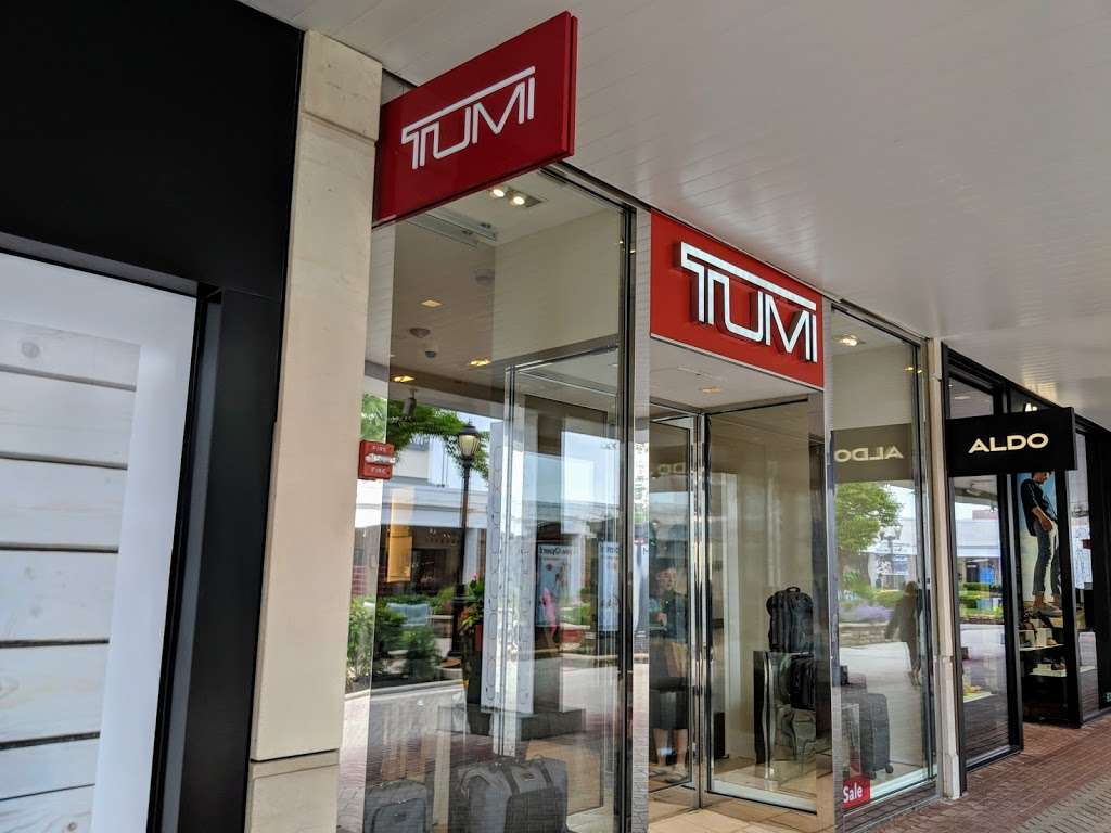 TUMI Store - Old Orchard | 4999 Old Orchard Shopping Center, Skokie, IL 60077, USA | Phone: (847) 675-2467