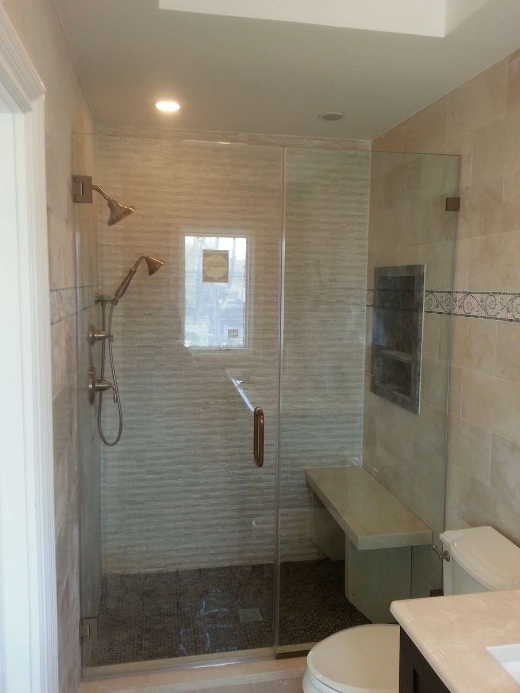 Great Neck Glass & Shower Door Inc | 354 Great Neck Rd, Great Neck, NY 11021, USA | Phone: (516) 482-3695