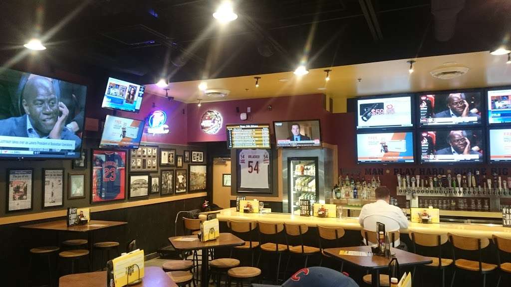 Buffalo Wild Wings | 1600 E Summit St, Crown Point, IN 46307, USA | Phone: (219) 663-9453