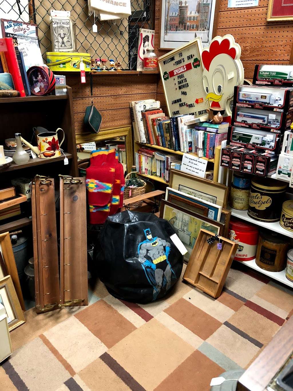 Quaker Antique Mall | 70 Tollgate Rd, Quakertown, PA 18951 | Phone: (215) 538-9445