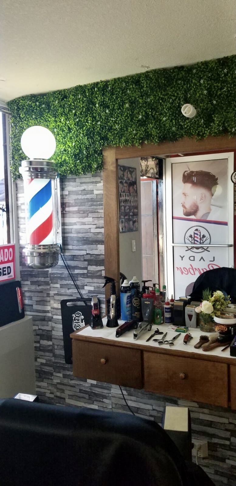 Gyna’s Barbershop | Blvd. Tercer Ayuntamiento, Los Valles, 22164 Tijuana, B.C., Mexico | Phone: 663 126 1205