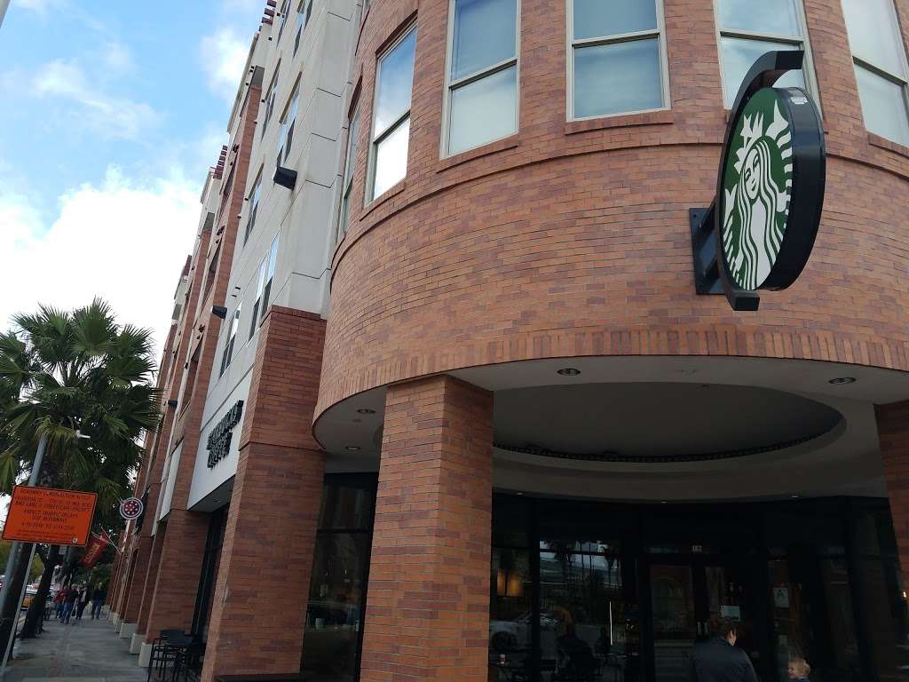 Starbucks | 3584 S Figueroa St #1b, Los Angeles, CA 90007, USA | Phone: (213) 749-9302