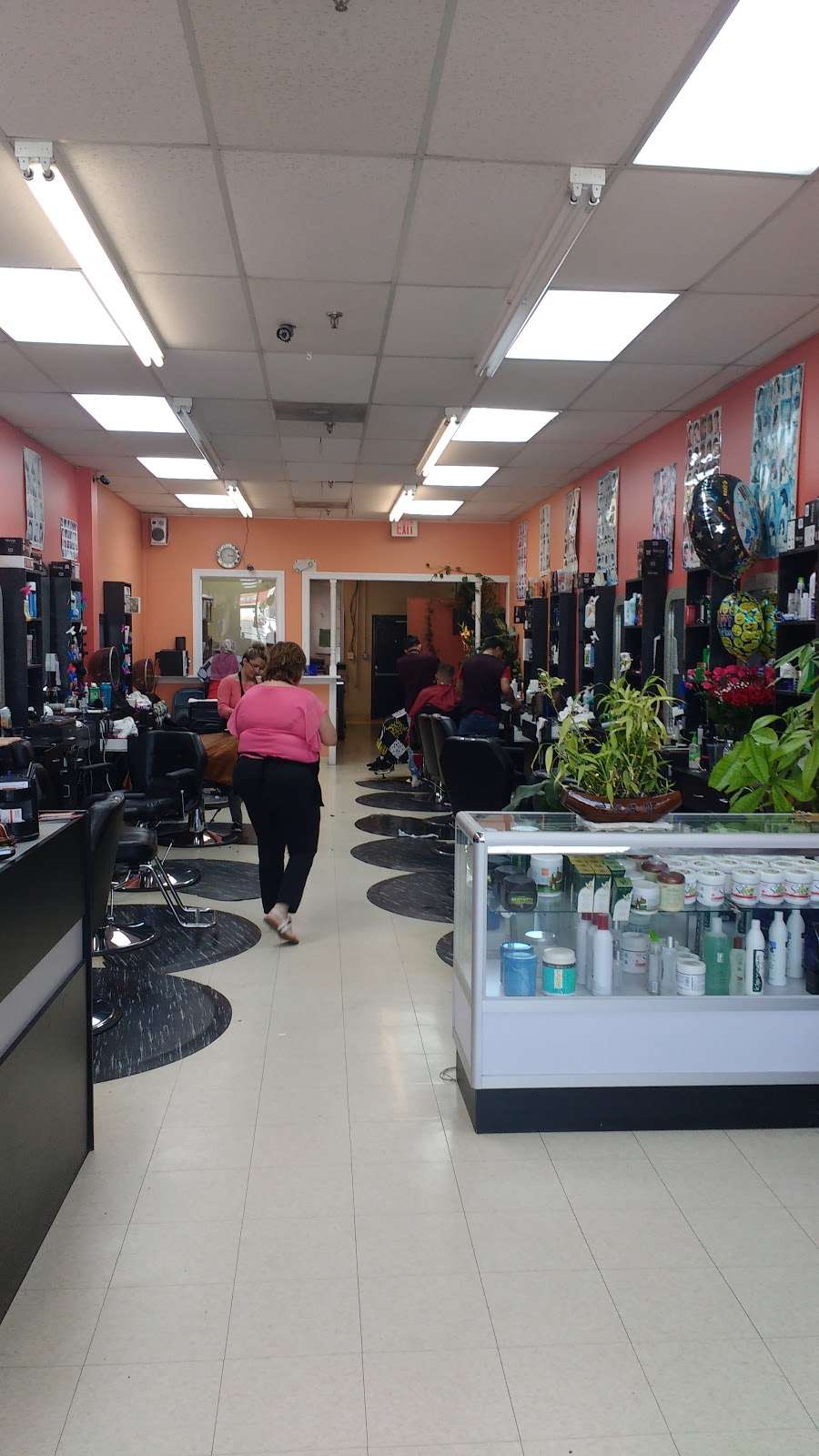 Leticia Stylist Barber Shop | 7771 Sudley Rd, Manassas, VA 20109, USA | Phone: (703) 393-8221