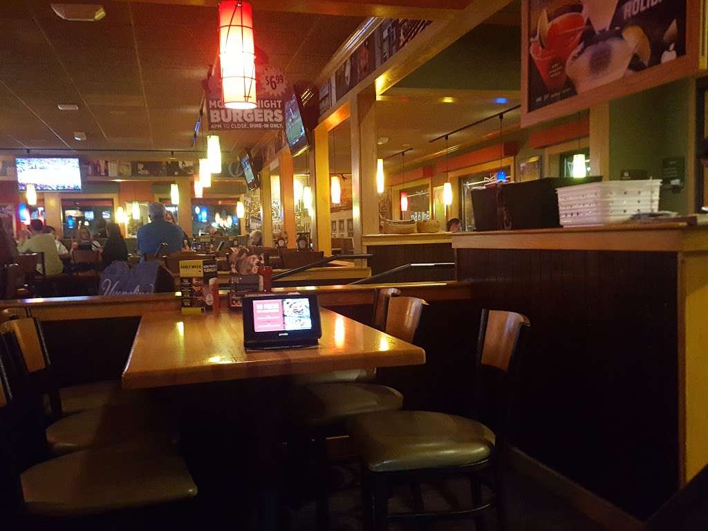 Applebees Grill + Bar | 101 Lee Blvd, Shelbyville, IN 46176, USA | Phone: (317) 398-1580