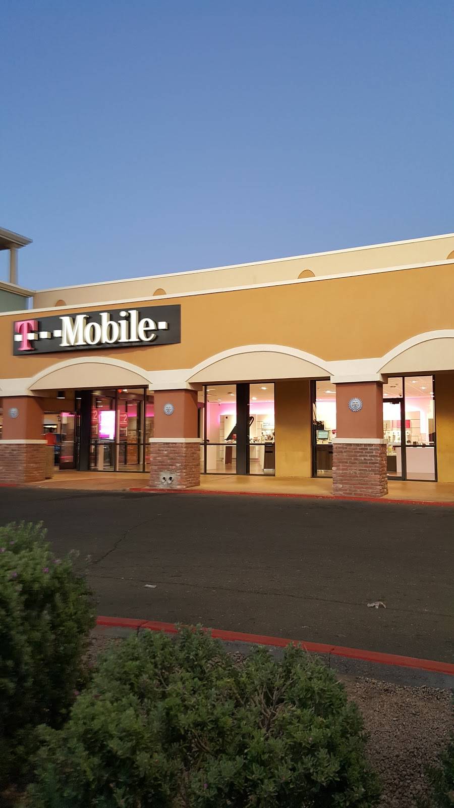 T-Mobile | 4043 N 33rd Ave, Phoenix, AZ 85017, USA | Phone: (602) 274-0968