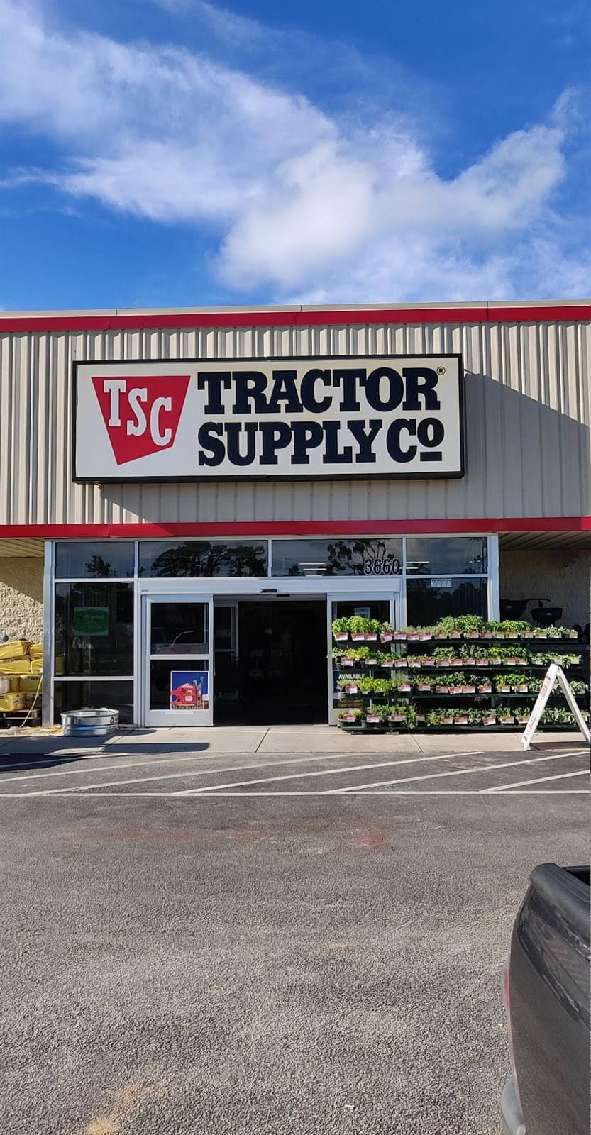 Tractor Supply Co. | 3660 W New Haven Ave, Melbourne, FL 32904, USA | Phone: (321) 725-7857