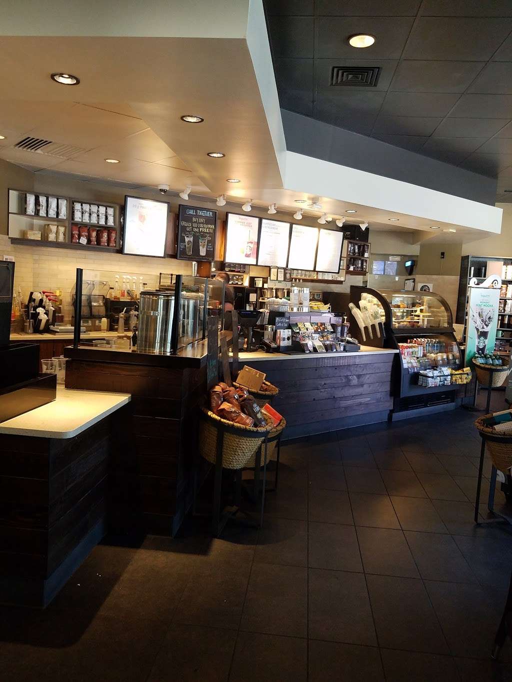 Starbucks | 2570 S Vineyard Ave, Ontario, CA 91761, USA | Phone: (909) 947-6650