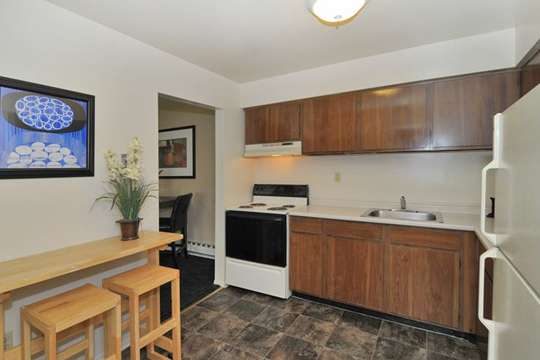 Whitestone Village Apartment Homes | 2647 30th St SW Apt. 86B, Allentown, PA 18103, USA | Phone: (610) 674-0534