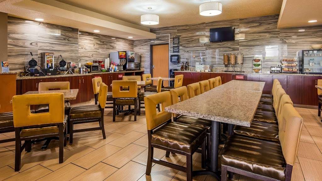 Best Western Waukesha Grand | 2840 N Grandview Blvd, Pewaukee, WI 53072, USA | Phone: (262) 524-9300