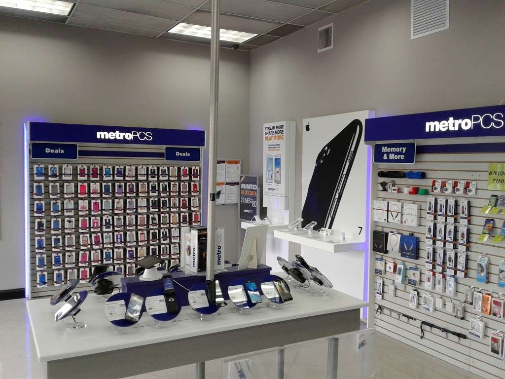 Metro by T-Mobile | 4878 NW 167th St, Miami Lakes, FL 33014, USA | Phone: (305) 623-2000