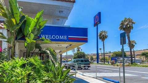 Motel 6 Los Angeles - Pomona | 2470 S Garey Ave, Pomona, CA 91766, USA | Phone: (909) 591-1871