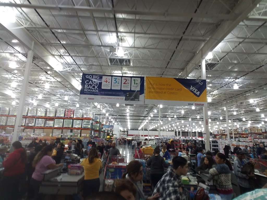 Costco Food Court | 16505 Sierra Lakes Pkwy, Fontana, CA 92336, USA | Phone: (909) 770-5639