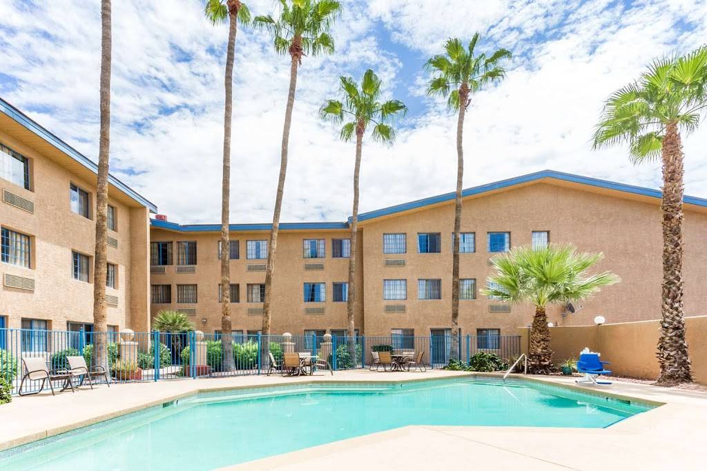 Days Hotel by Wyndham Mesa Near Phoenix | 333 W Juanita Ave, Mesa, AZ 85210, USA | Phone: (480) 582-0018