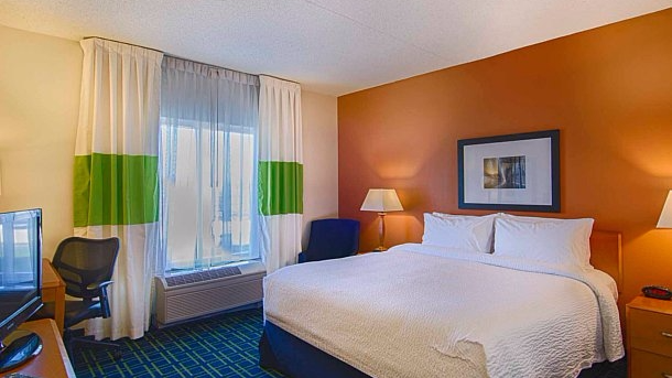 Fairfield Inn & Suites by Marriott Newark Liberty International  | 618 US Highway 1 & 9 South, Newark, NJ 07114, USA | Phone: (973) 242-2600