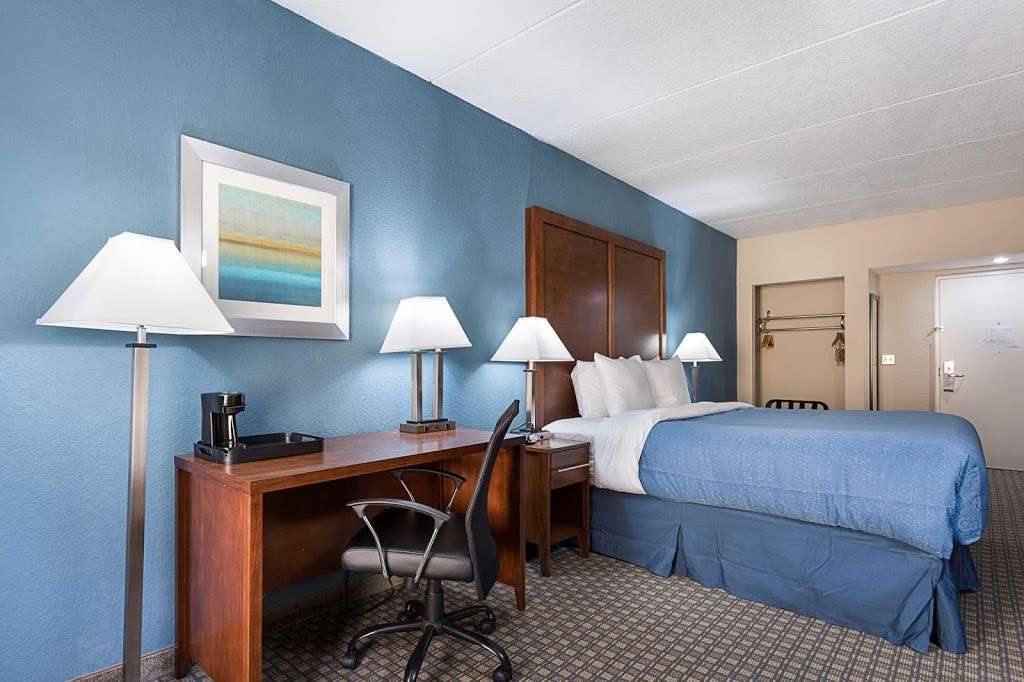 Quality Inn & Suites Heritage Park | 2039 E Irlo Bronson Memorial Hwy, Kissimmee, FL 34744 | Phone: (407) 449-4777