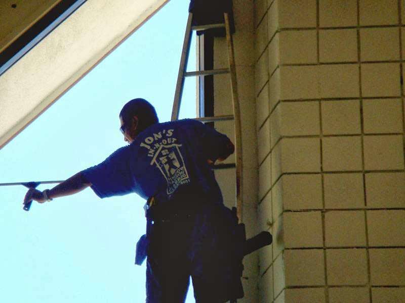 Jons Window Cleaning Services | 6000 Oakdale Ave, Woodland Hills, CA 91367 | Phone: (818) 368-0972