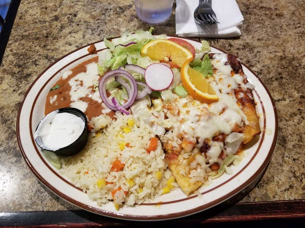 Mariscos Uruapan | 10940 Limonite Ave, Mira Loma, CA 91752 | Phone: (951) 479-5910