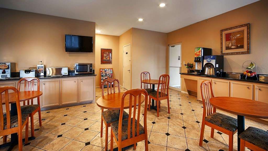 Best Western Lake Conroe Inn | 14643 TX-105, Montgomery, TX 77356 | Phone: (936) 588-3030