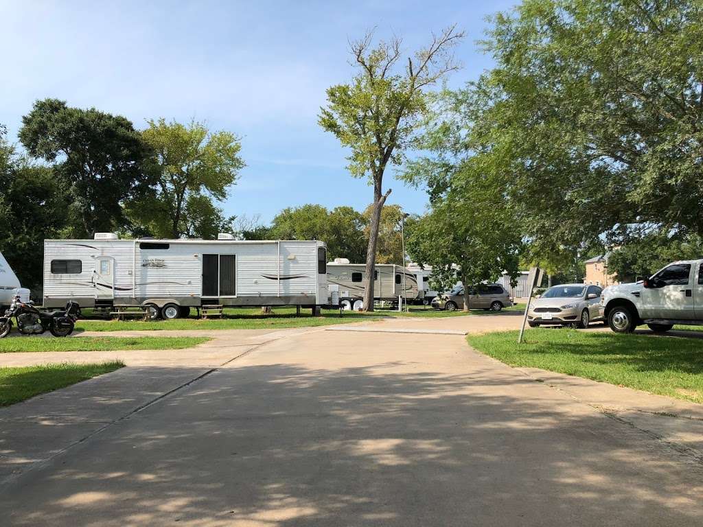 Highland Bayou RV Park | 9202 Hwy 6, Hitchcock, TX 77563, USA | Phone: (409) 986-8660