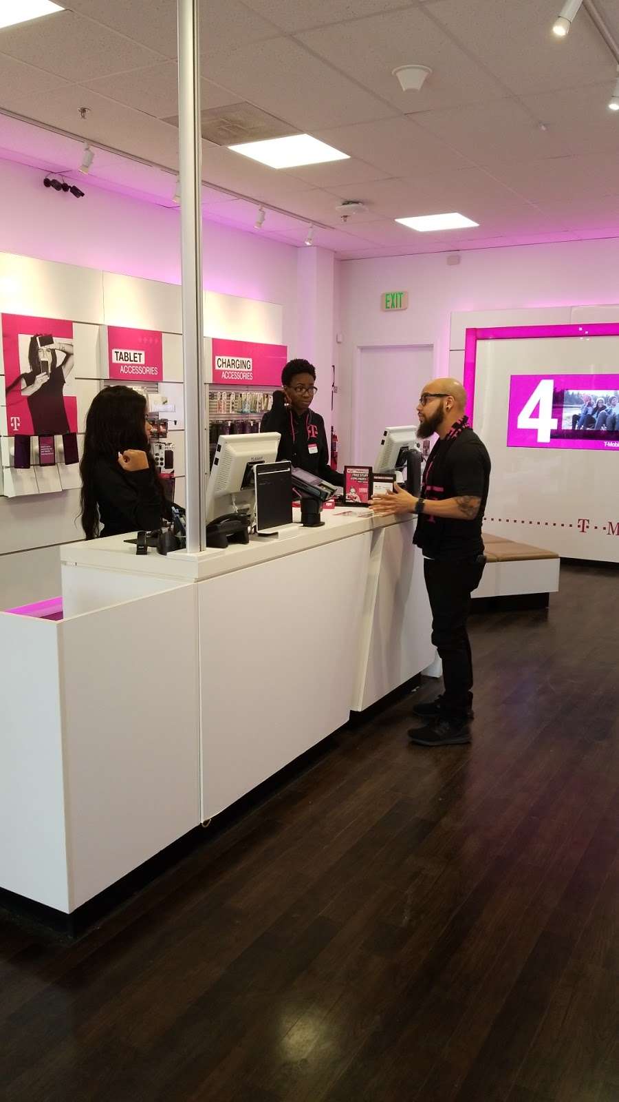 T-Mobile | 6500 Eastern Ave Ste A, Baltimore, MD 21224, USA | Phone: (410) 633-1479