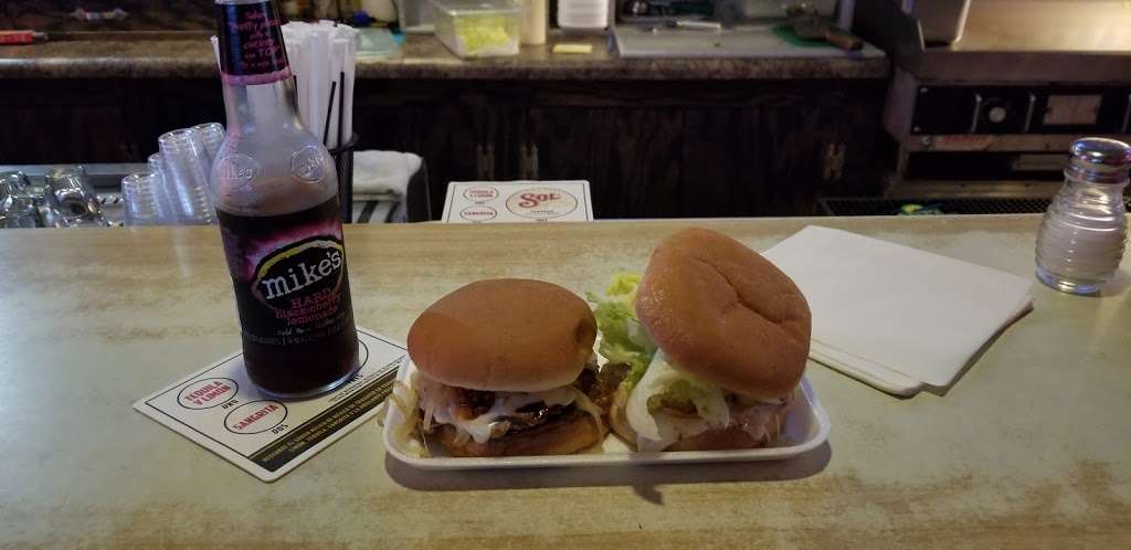 Johnny n Hon’s Grill | 2546 Kutztown Rd, Reading, PA 19605, USA | Phone: (610) 921-2700